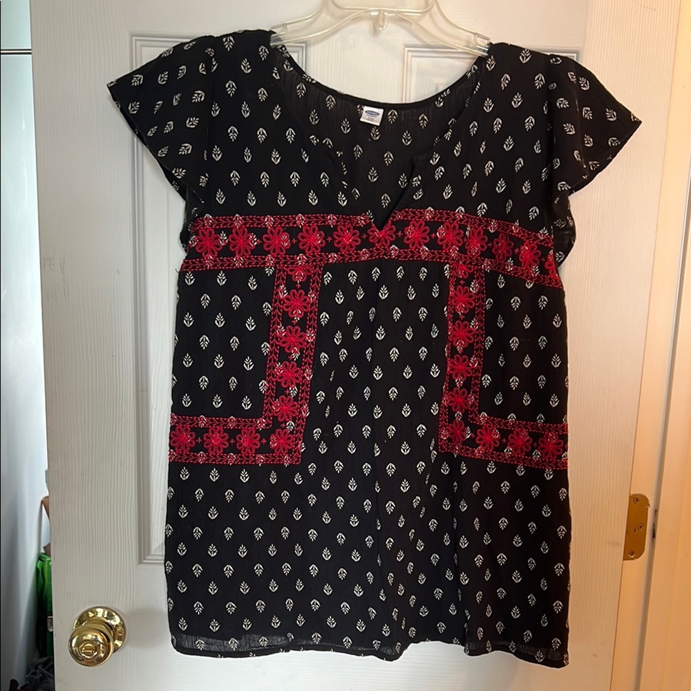 Old Navy Black and Red Tunic Top